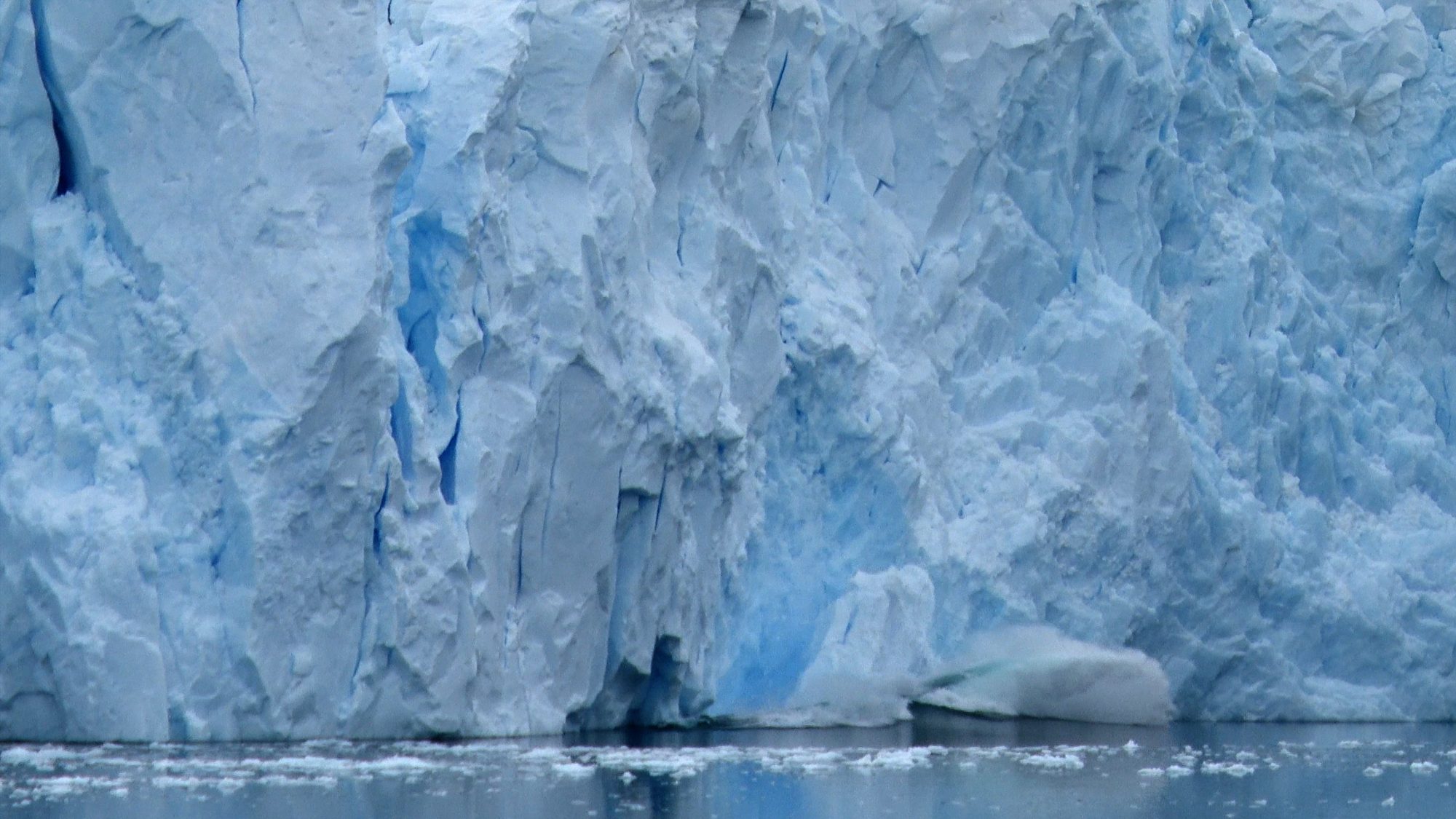 Glacier calving at Neko Harbour – Antarctica, 2020